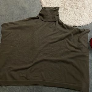 Garnet Hill oversized turtleneck no sleeves. Size L. 100% cashmere
